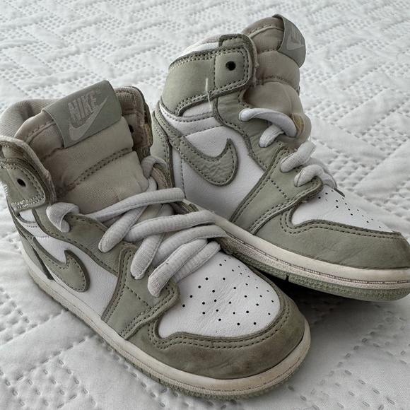 Nike Jordan 1 High Toddler Basketball Sneakers Running Shoes White Green 8C - Picture 1 of 13